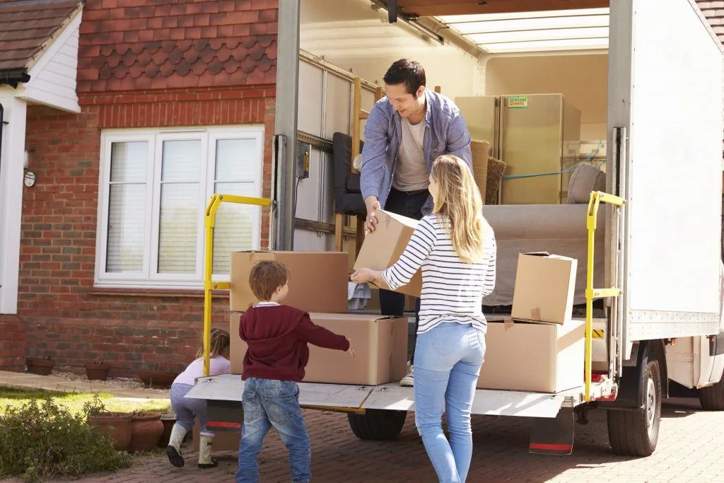 Furniture removal with the whole family 
